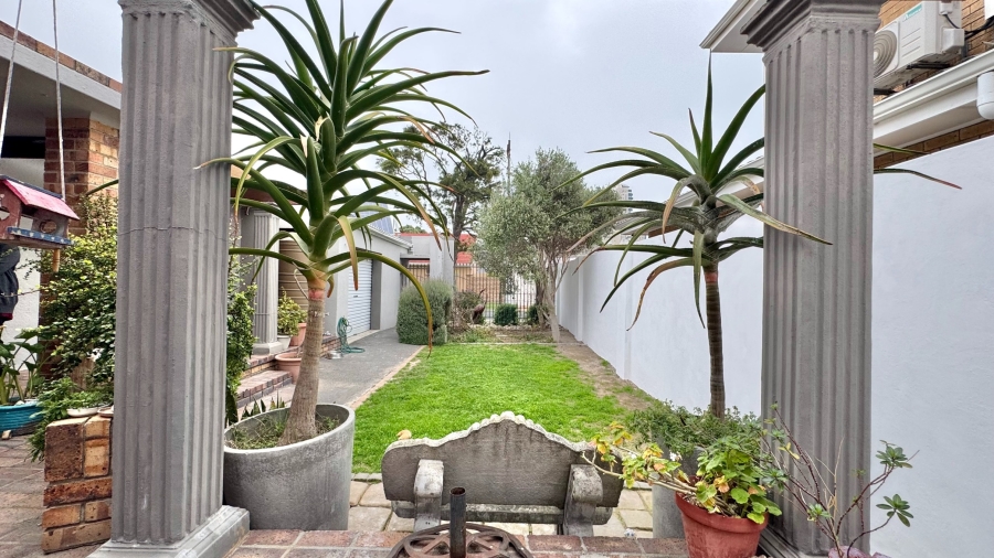 5 Bedroom Property for Sale in Lochnerhof Western Cape